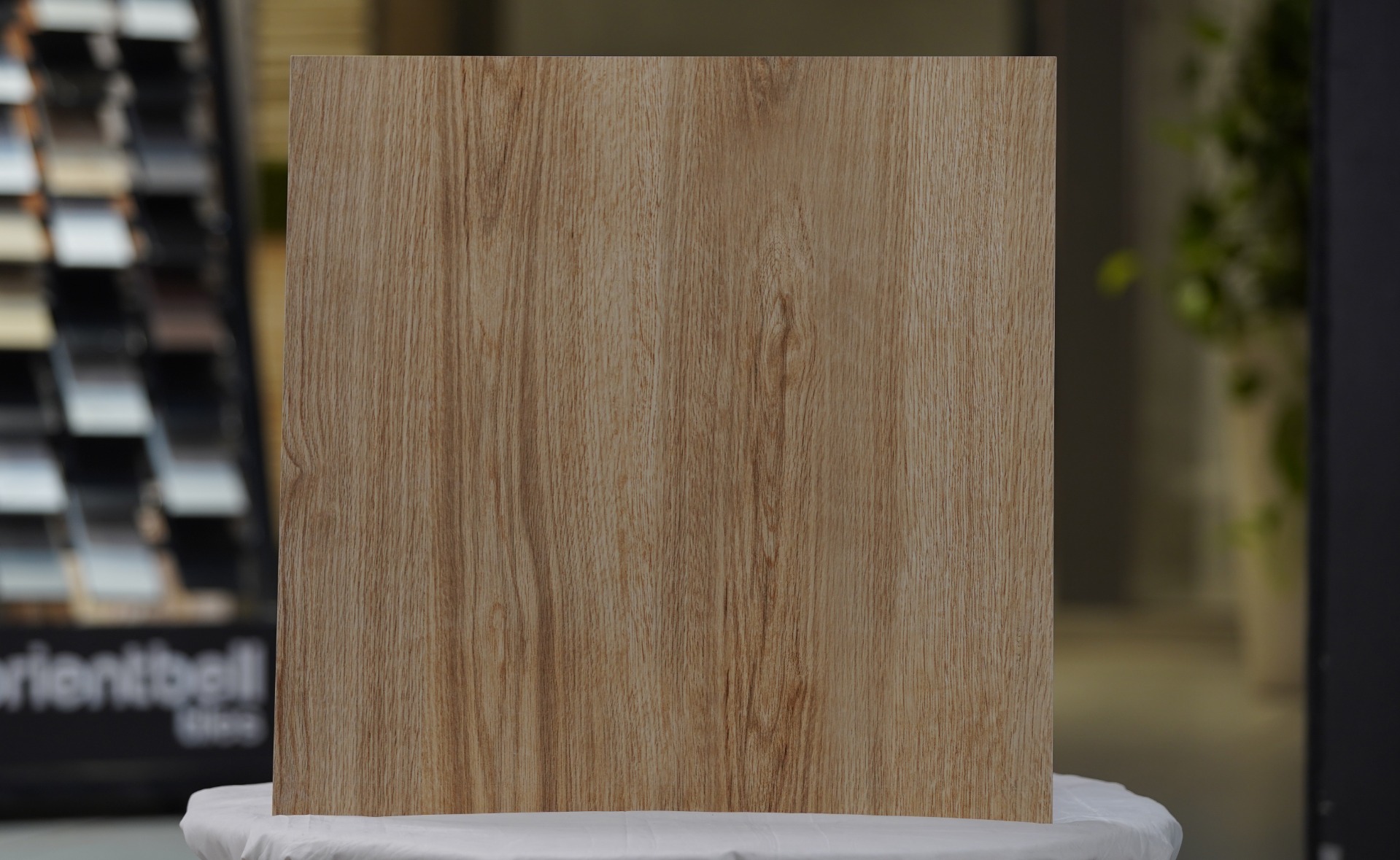 Matte Finish DGVT Veneer Oak Wood Beige Glazed Vitrified Tiles 600x600 mm