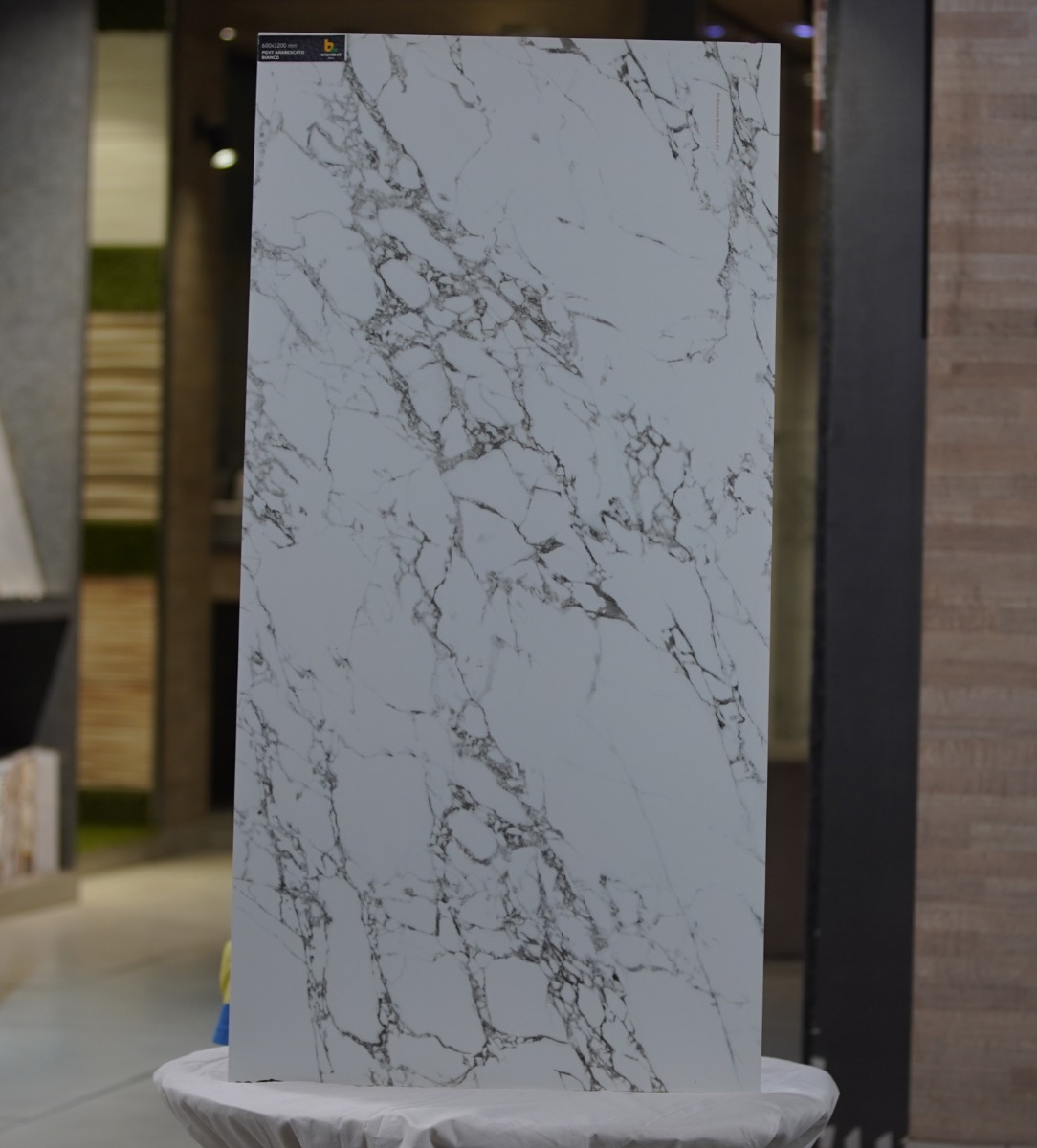 Glossy Finish PGVT Arabescato Bianco Glazed Vitrified Tiles 600x1200 mm