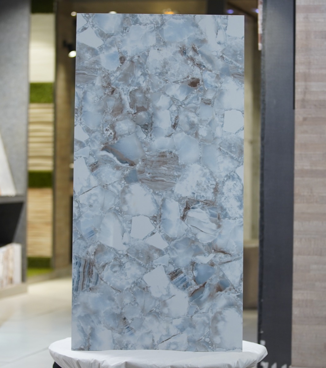 Glossy Finish PGVT Crystal White Marble Glazed Vitrified Tiles 600x1200 mm