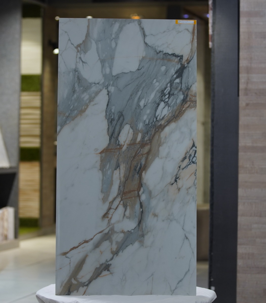 Glossy Finish PGVT Dramatic Calacatta Marble Glazed Vitrified Tiles 600x1200 mm